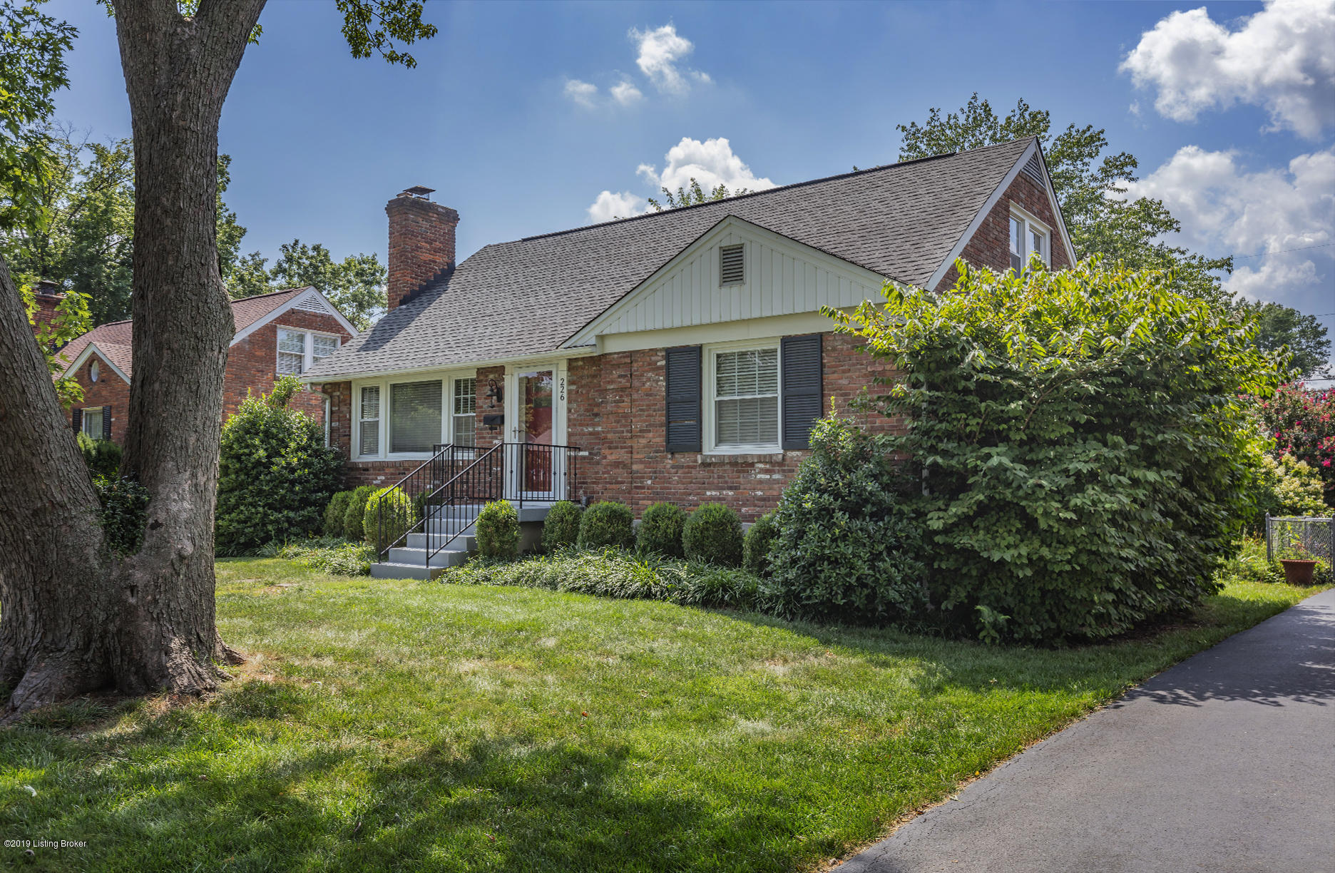 226 Tyne Road Louisville, KY 40207 - Photo 3 of 47 226-Tyne-Rd-003