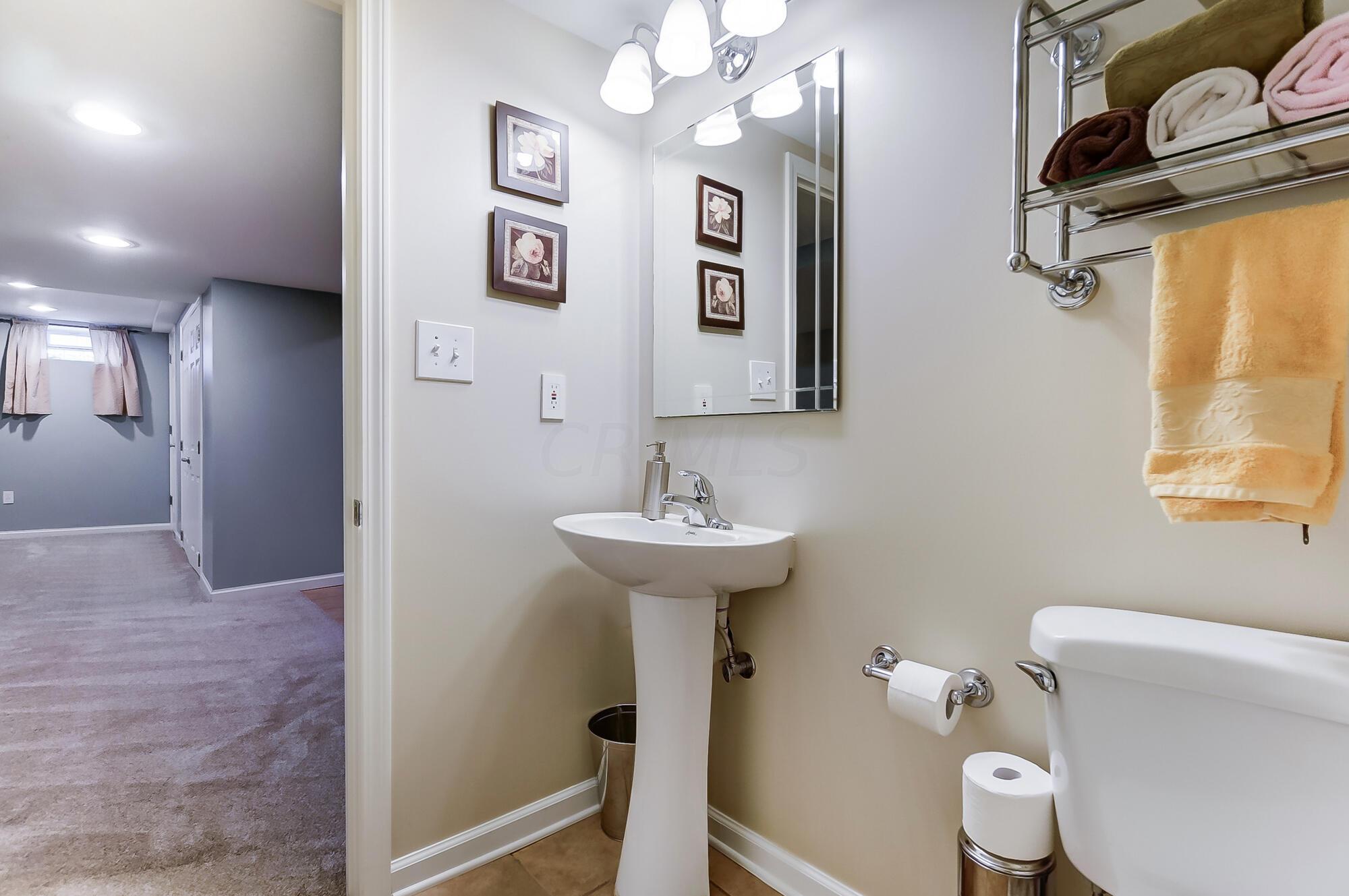 1200 Windham Road Columbus, OH 43220 - Photo 67 of 84 069
