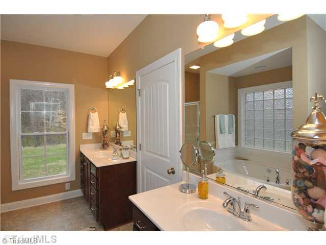 484 Crosswick Road Clemmons, NC 27012 - Photo 8 of 13 Master Bath/Spa. with Split Sinks & Garden Tub