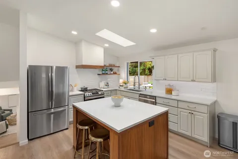 $919,950 | 19401 30th Avenue Northeast, Lake Forest Park, WA 98155