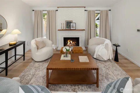 $919,950 | 19401 30th Avenue Northeast, Lake Forest Park, WA 98155