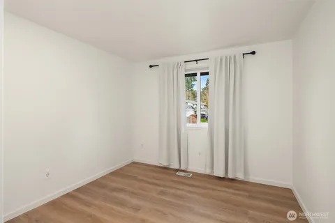 $919,950 | 19401 30th Avenue Northeast, Lake Forest Park, WA 98155