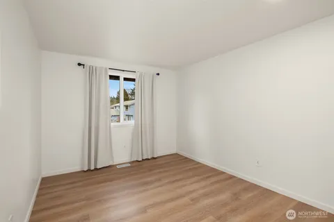 $919,950 | 19401 30th Avenue Northeast, Lake Forest Park, WA 98155