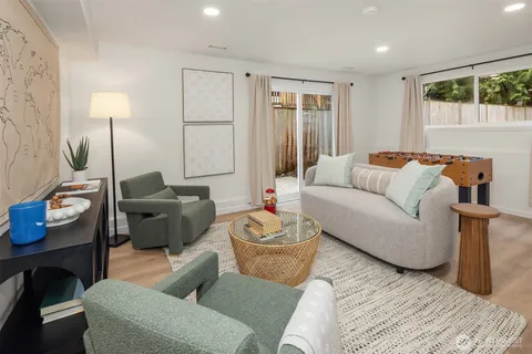 $919,950 | 19401 30th Avenue Northeast, Lake Forest Park, WA 98155