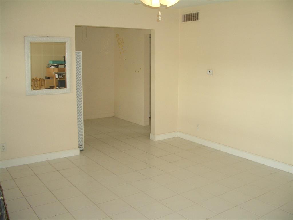 2737 Northeast 28th Street, Unit 7W Lighthouse Point, FL 33064 - Photo 8 of 15 an empty room with a bathroom