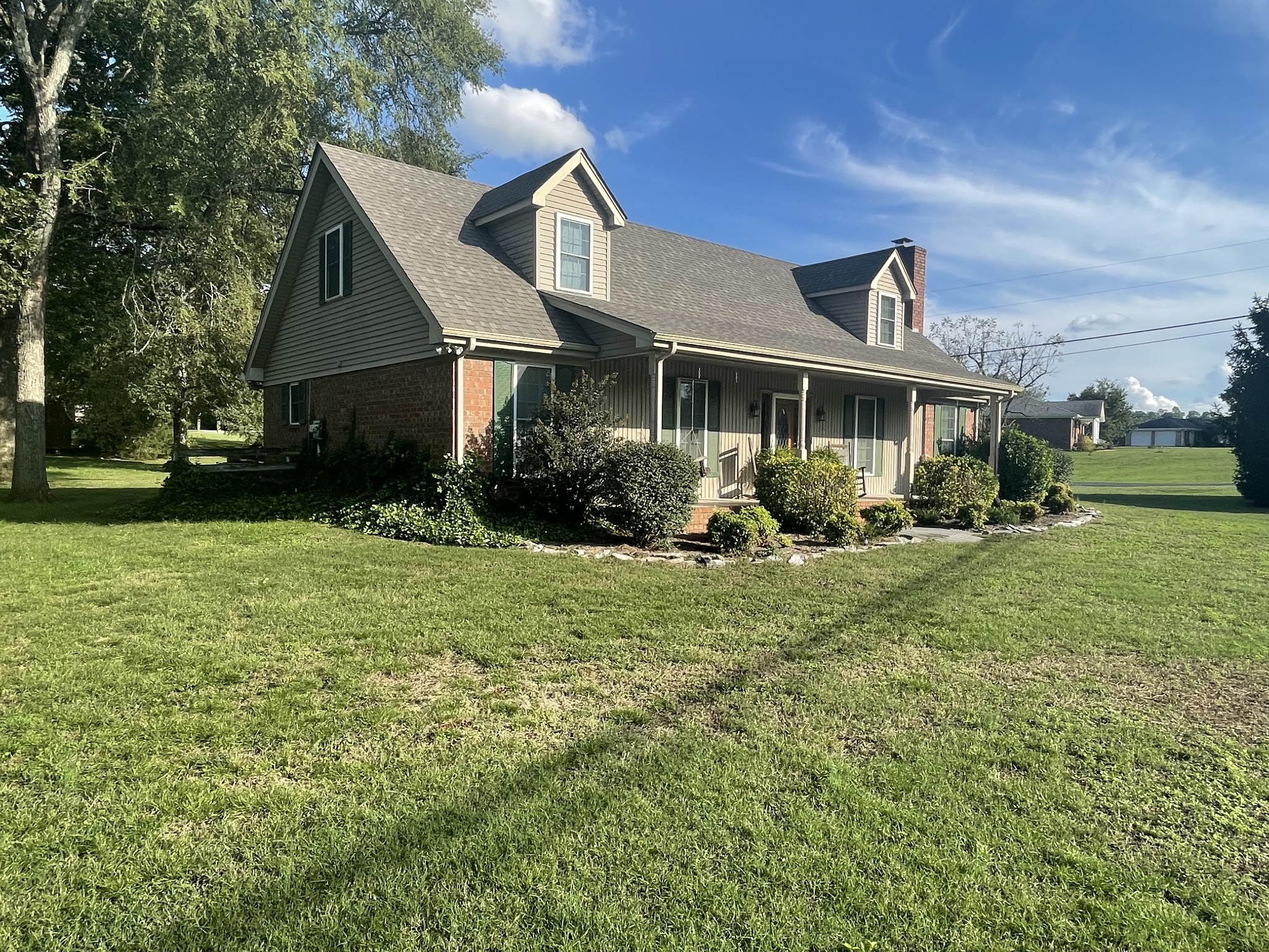 109 Walnut Grove Road Lebanon, TN 37090 - Photo 3 of 19 a front view of a house with garden