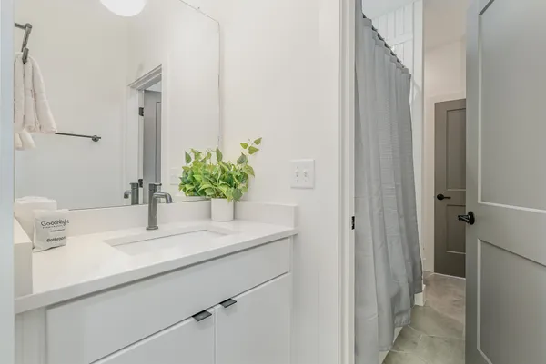 $6,995 | 1009 Summit Avenue, Unit 2, Nashville, TN 37203