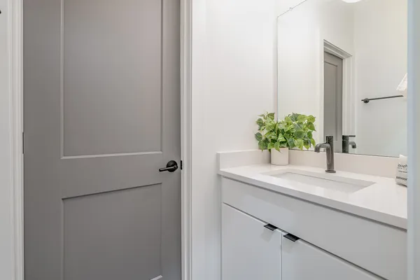 $6,995 | 1009 Summit Avenue, Unit 2, Nashville, TN 37203
