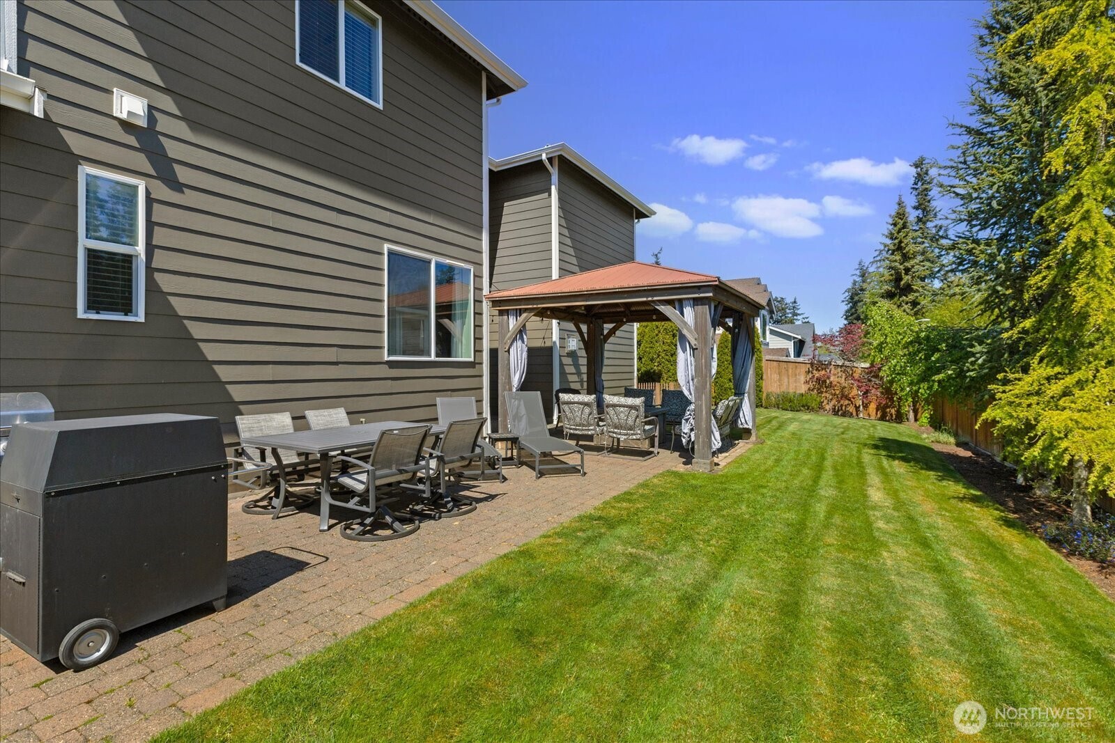 1074 Ridge Street Mukilteo, WA 98275 - Photo 34 of 40 Gallery Image 34