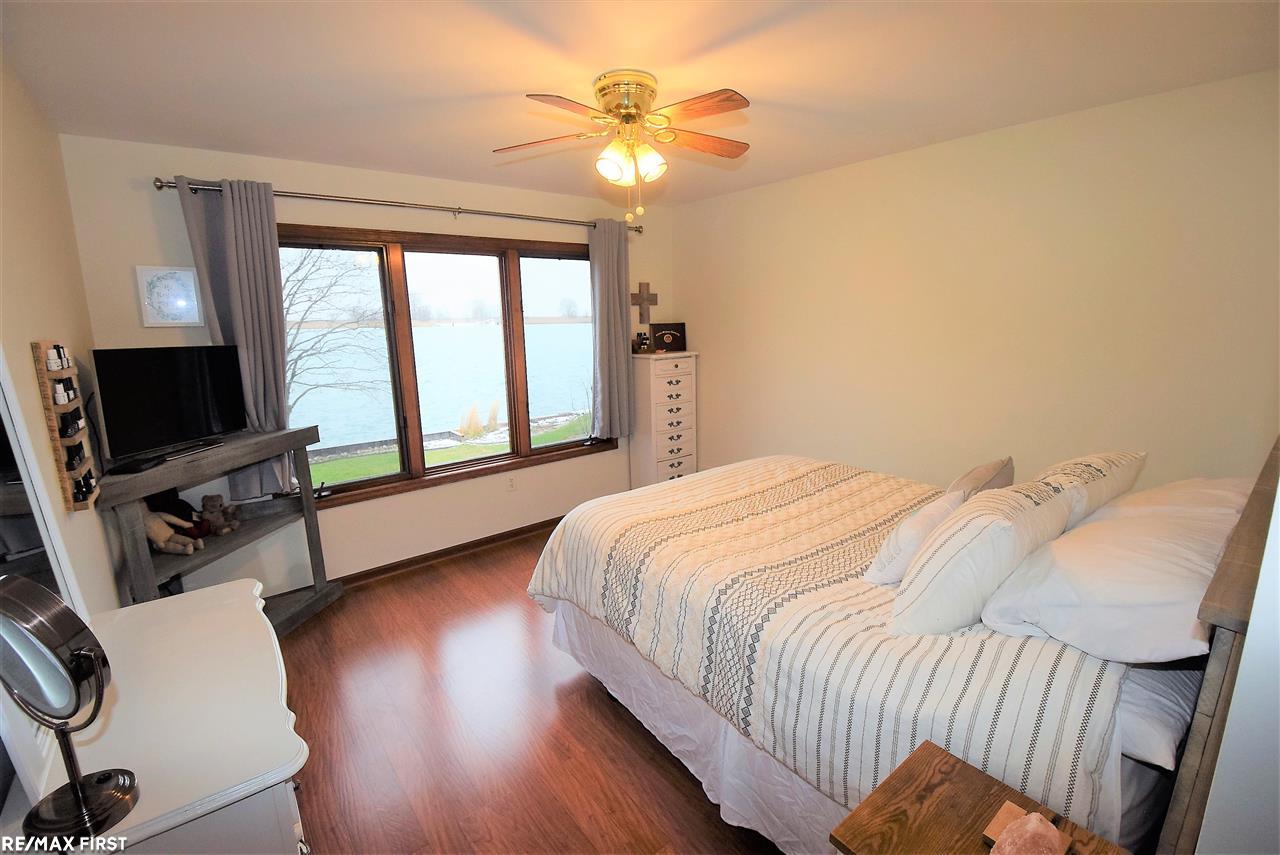 7352 Riverside Drive Algonac, MI 48001 - Photo 67 of 70 50032846-66.JPG