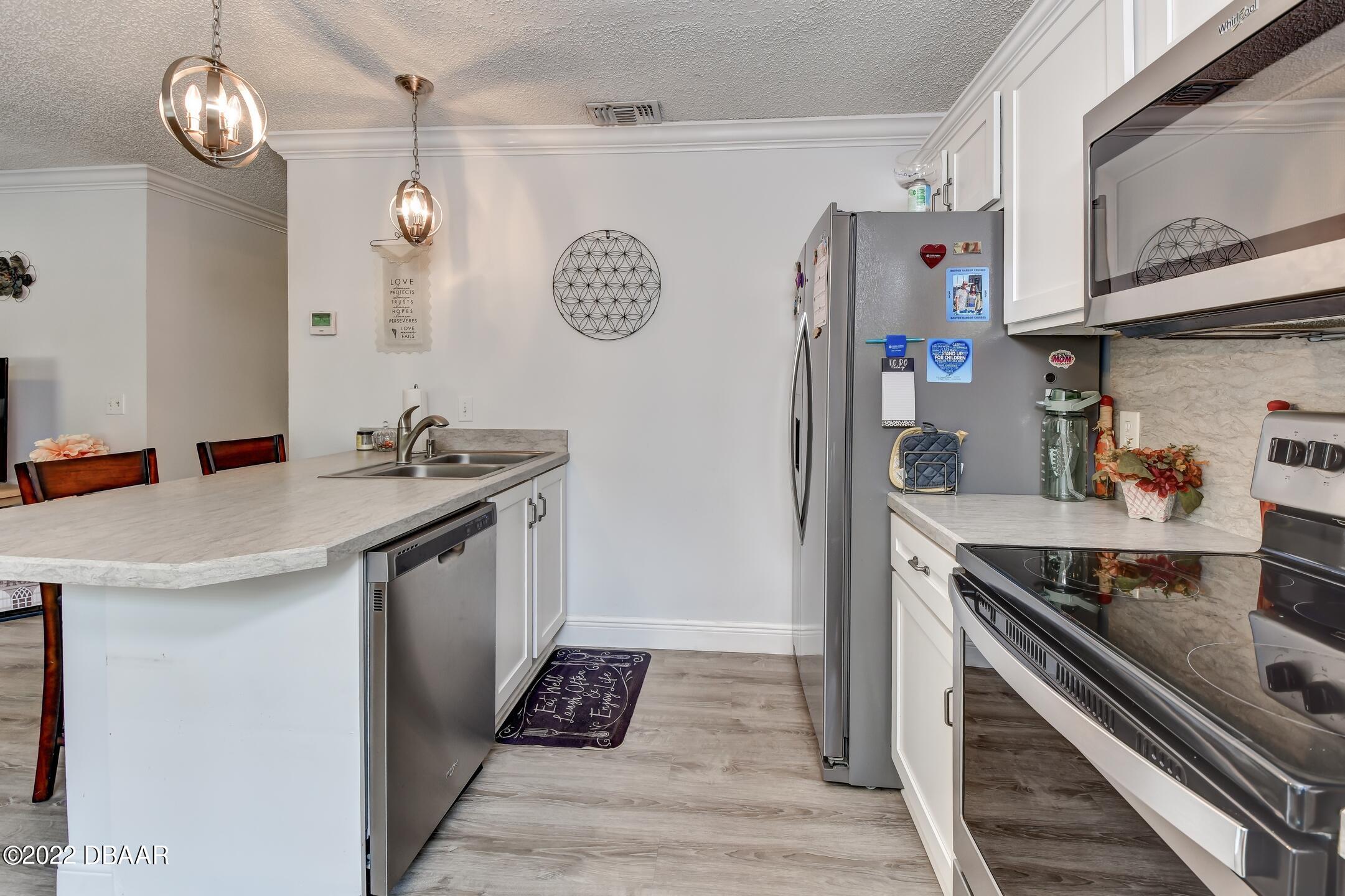 1601 Big Tree Road, Unit 905 South Daytona, FL 32119 - Photo 7 of 22 6-Kitchen