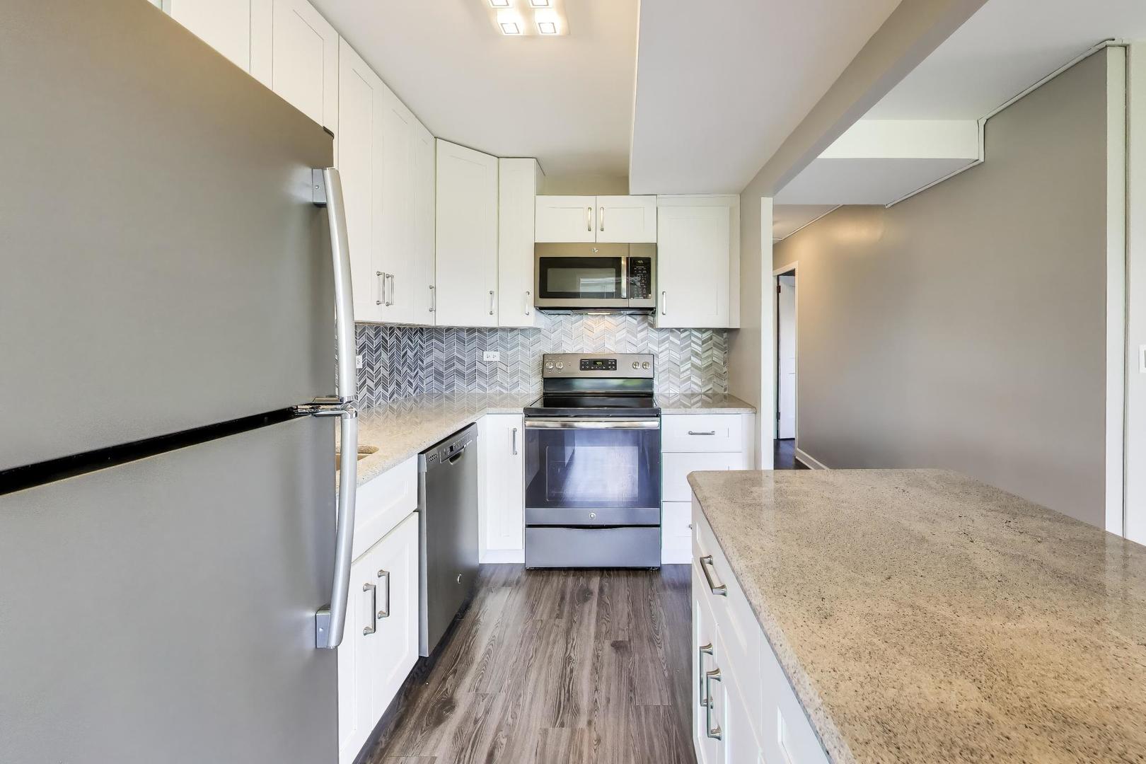 6301 North Sheridan Road, Unit 4G Chicago, IL 60660 - Photo 12 of 30