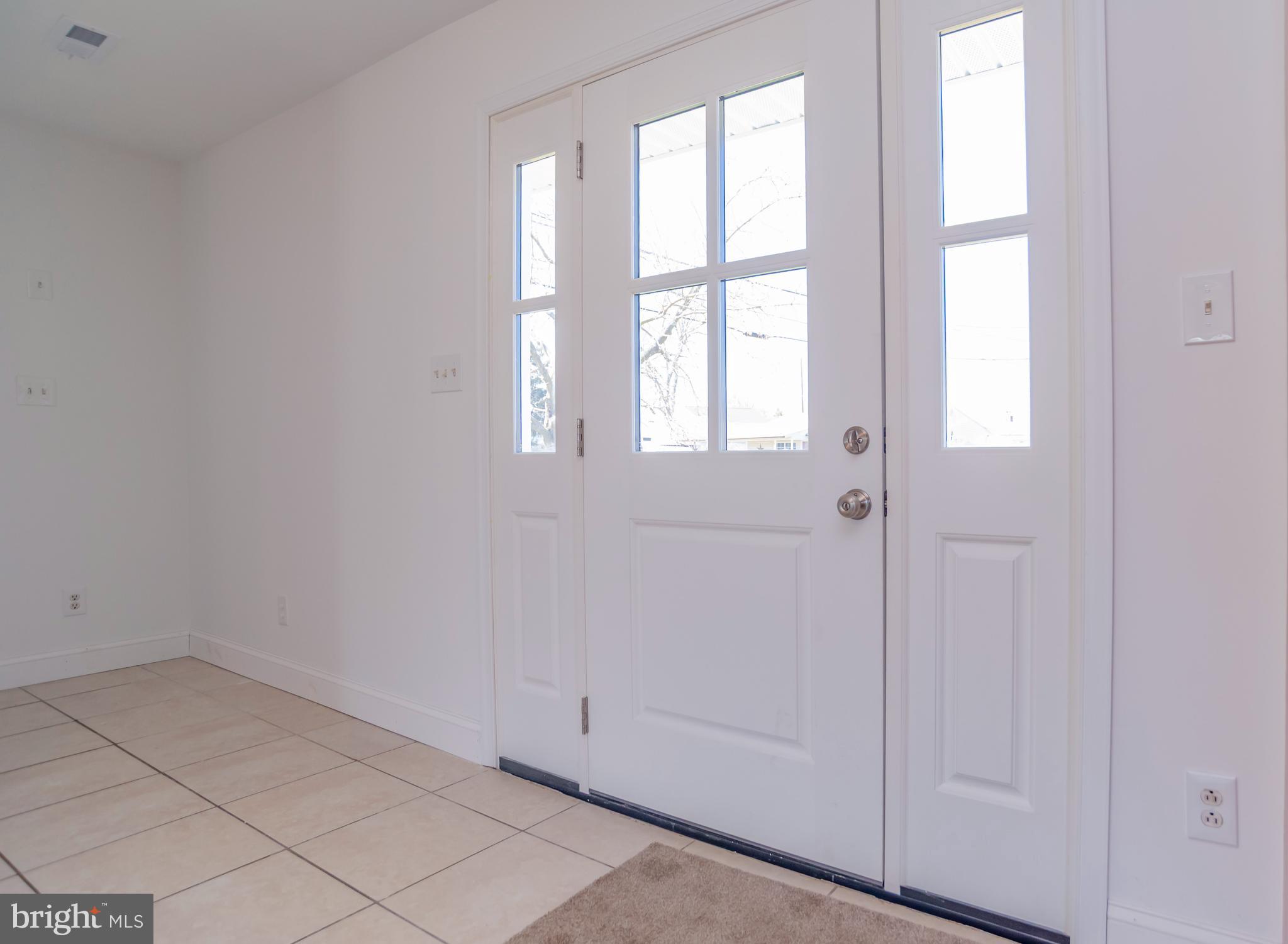 44 Elm Lane Levittown, PA 19054 - Photo 11 of 35 an empty room with windows