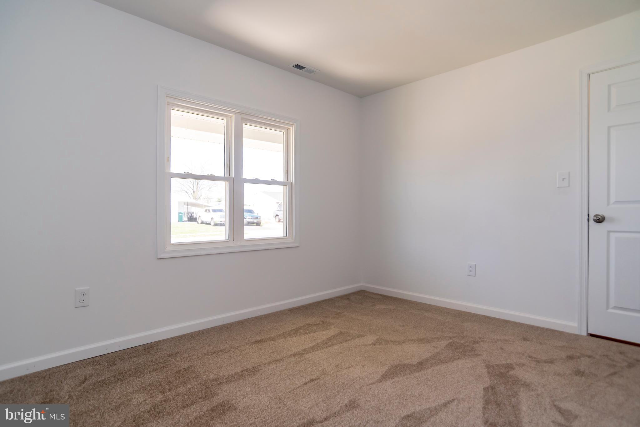 44 Elm Lane Levittown, PA 19054 - Photo 20 of 35 an empty room with a window