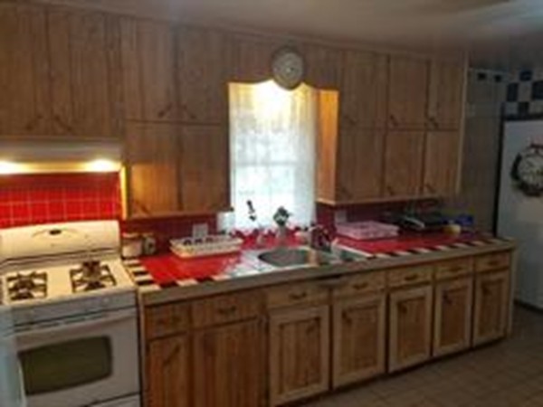 19 Portland Street Springfield, MA 01107 - Photo 4 of 10 Gallery Image 4