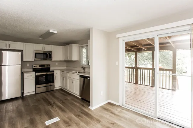 $2,090 | 5222 Split Oak Drive, Charlotte, NC 28227