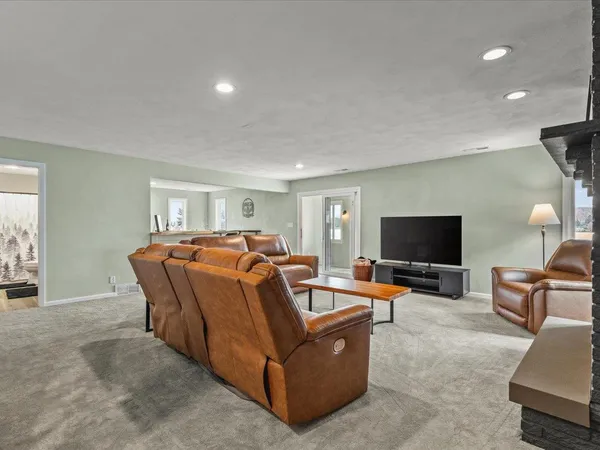 $714,900 | 847 Breckenboro Road, Davis, IL 61019