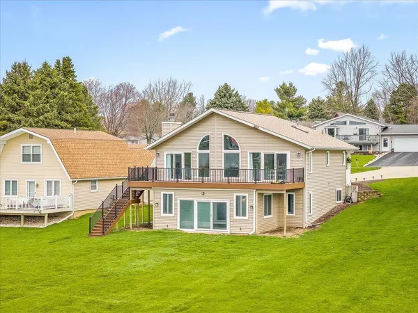 $714,900 | 847 Breckenboro Road, Davis, IL 61019