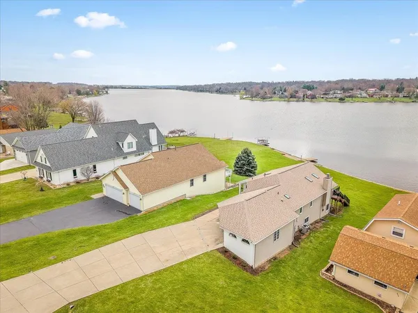 $714,900 | 847 Breckenboro Road, Davis, IL 61019