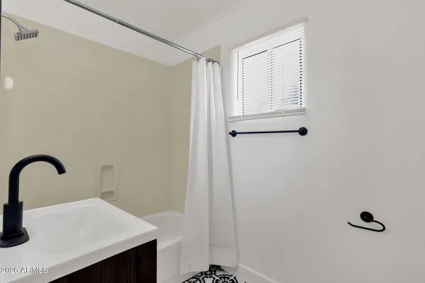 $2,100 | 3428 West Willetta Street, Phoenix, AZ 85009