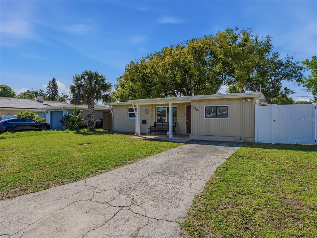 10480 111th Avenue North Largo, FL 33773 - Photo 3 of 34