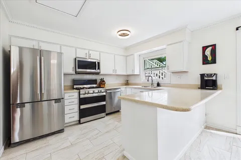 $595,000 | 3425 Harris Drive, Northbrook, IL 60062