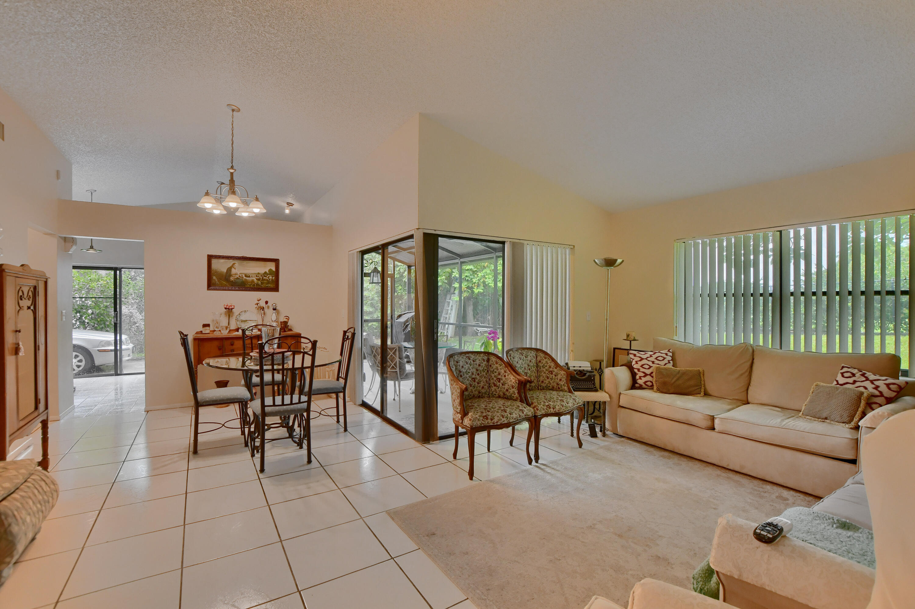 9206 Gettysburg Road Boca Raton, FL 33434 - Photo 7 of 23 Living:Dining