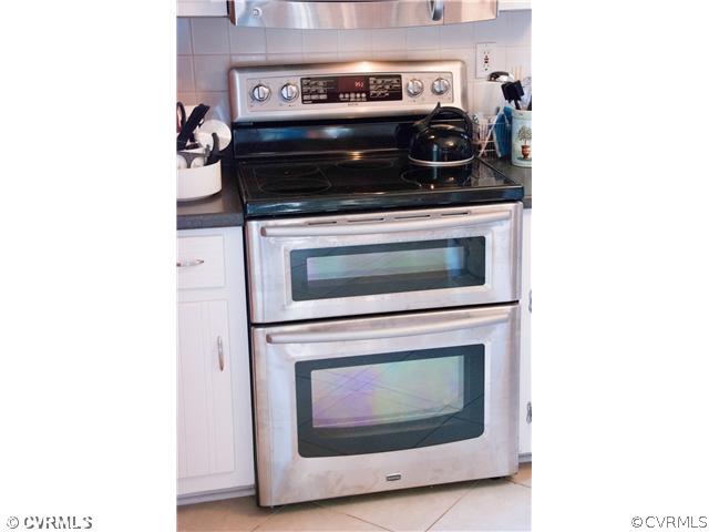 10409 White Rabbit Road North Chesterfield, VA 23235 - Photo 9 of 23 a stove top oven sitting inside of a kitchen