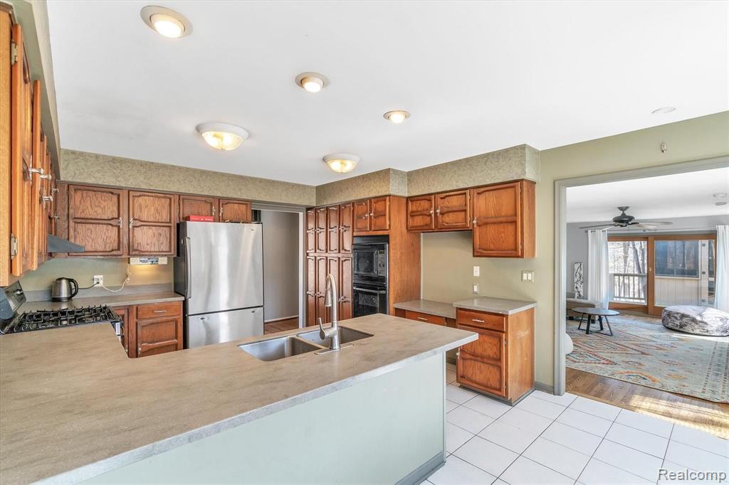 34412 Quaker Valley Road Farmington Hills, MI 48331 - Photo 15 of 57