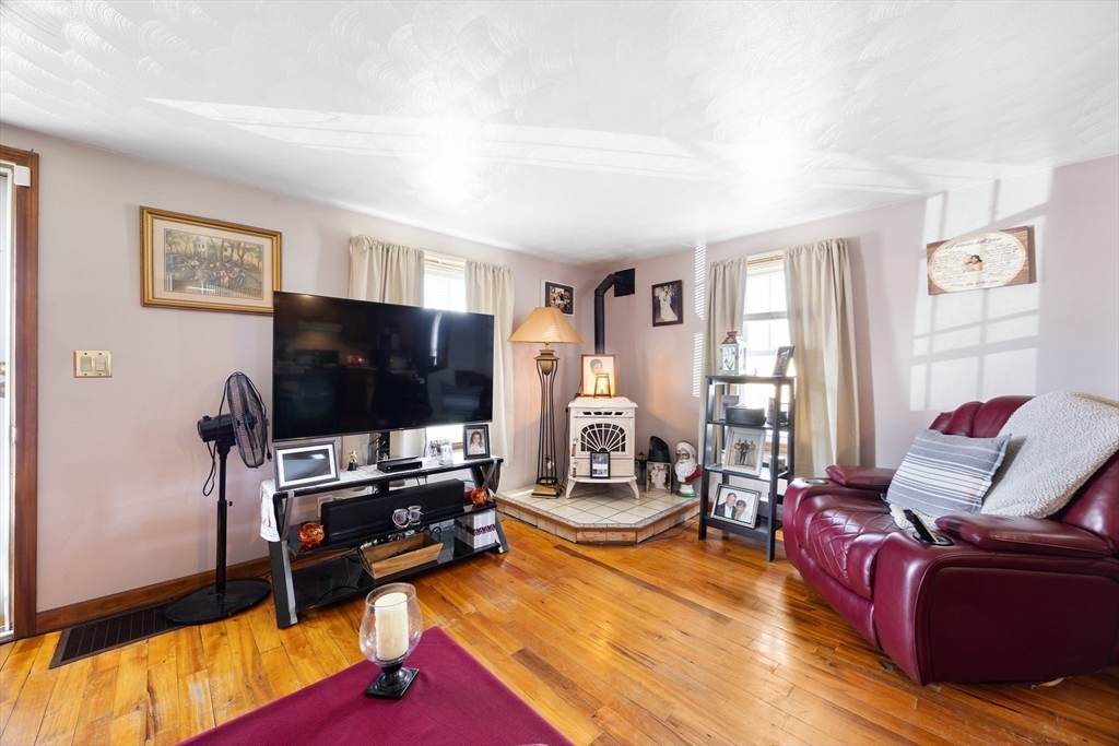 1791 Carew Street Springfield, MA 01104 - Photo 9 of 27