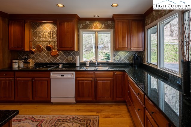 2446 Hickory Boone, NC 28607 - Photo 5 of 30 Gallery Image 5
