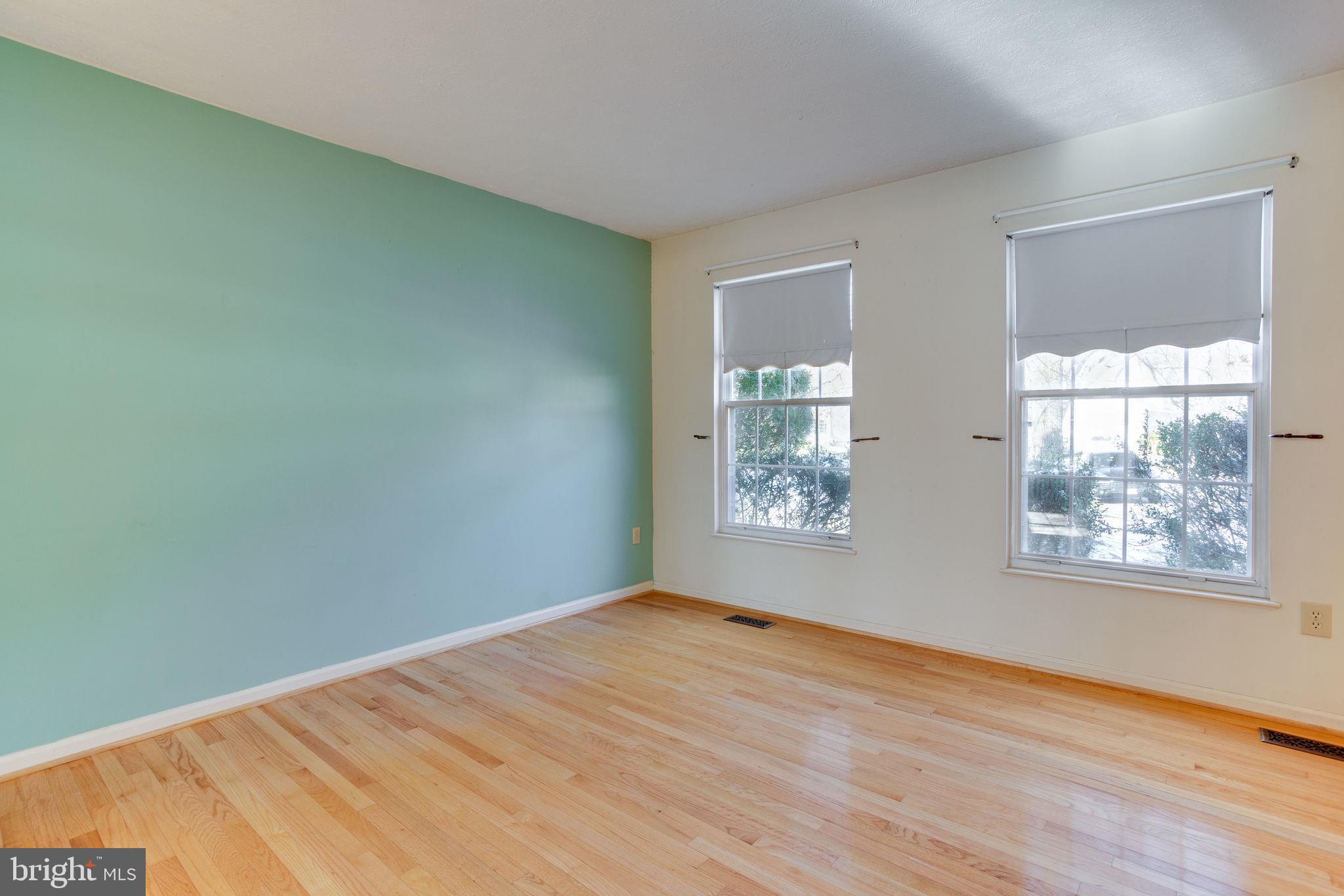 8511 Triple Crown Road Bowie, MD 20715 - Photo 9 of 27 Living Room