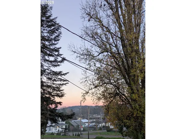 $360,000 | 122 Northeast 4th Street, Willamina, OR 97396