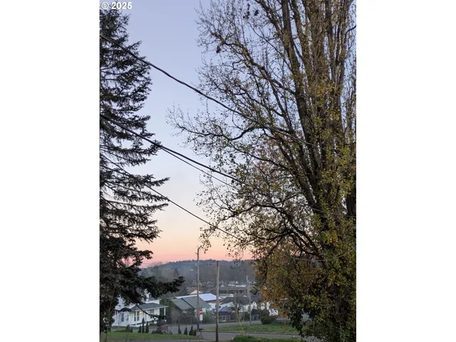 $395,000 | 122 Northeast 4th Street, Willamina, OR 97396