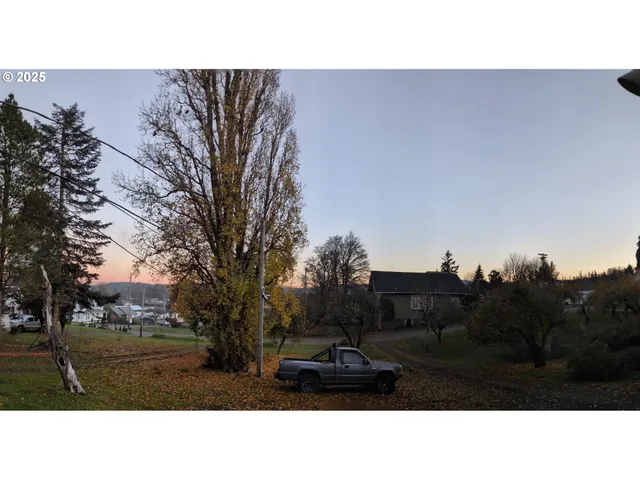 $395,000 | 122 Northeast 4th Street, Willamina, OR 97396