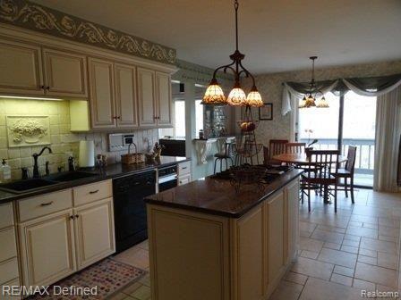 496 Ridgewood Road Rochester, MI 48306 - Photo 5 of 25 Kitchen W/Island
