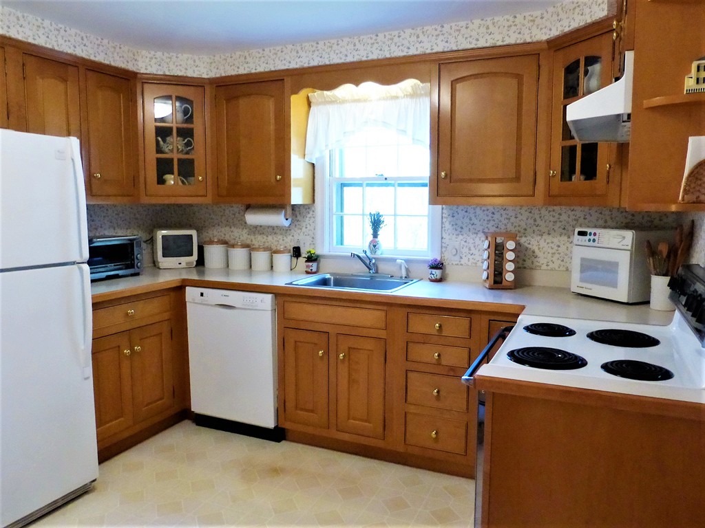 8 Spencer Road Acton, MA 01720 - Photo 5 of 15 Gallery Image 5
