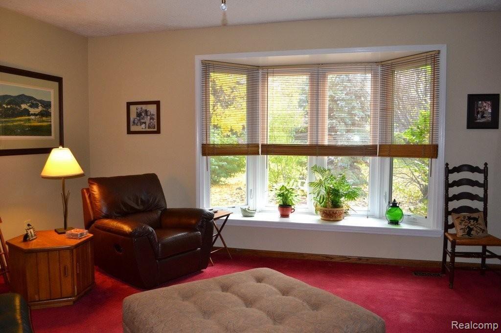 340 Old Ridge Court Rochester, MI 48309 - Photo 8 of 19 Family Room Bay Window