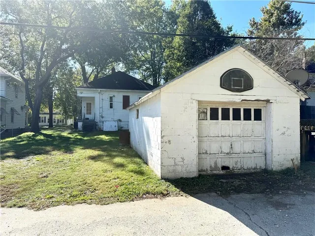 $139,900 | 2623 Faraon Street, St. Joseph, MO 64501