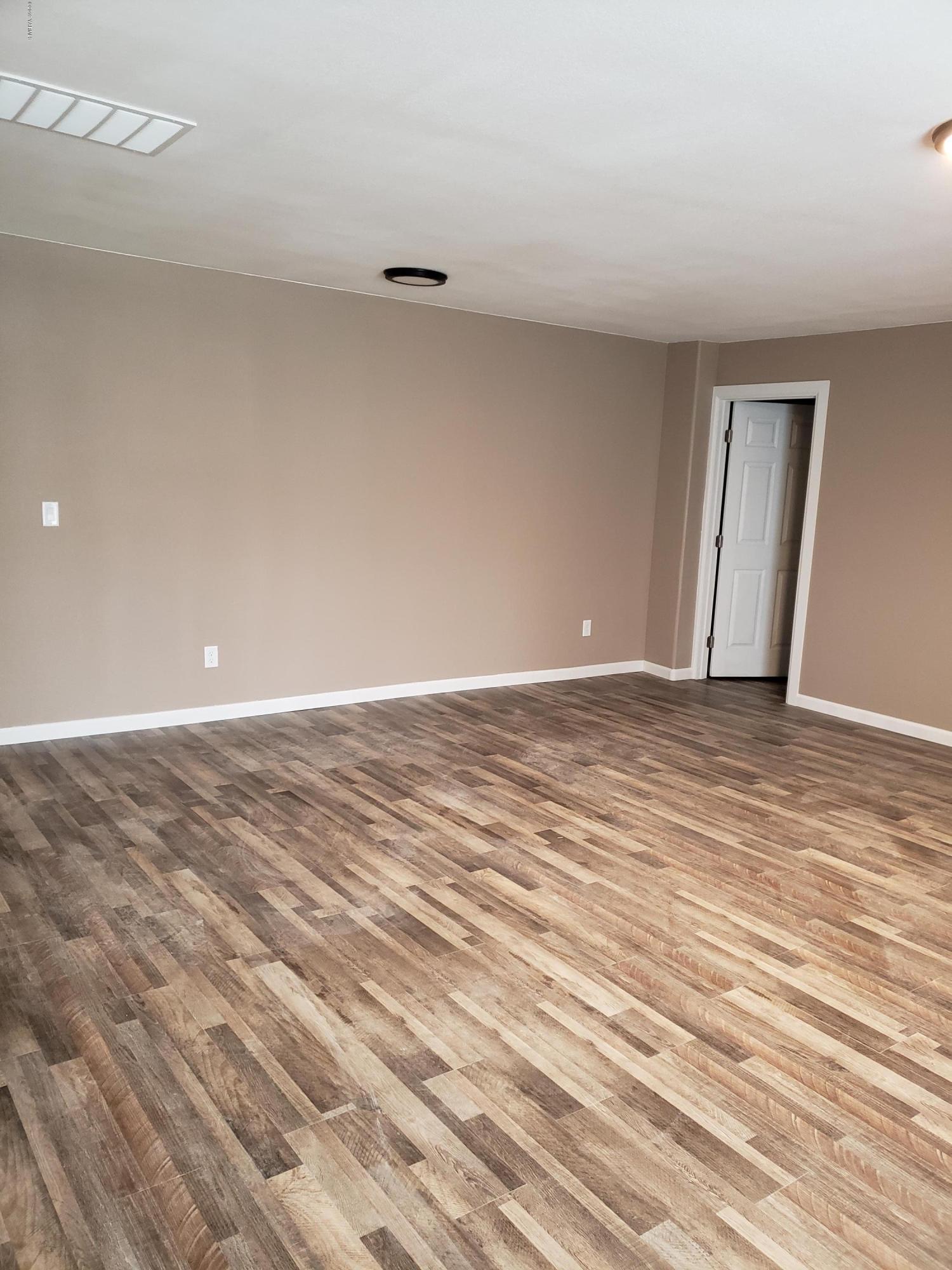1201 Northwest Crescent Road Sunnyside, WA 98944 - Photo 24 of 35 wooden floor in a room