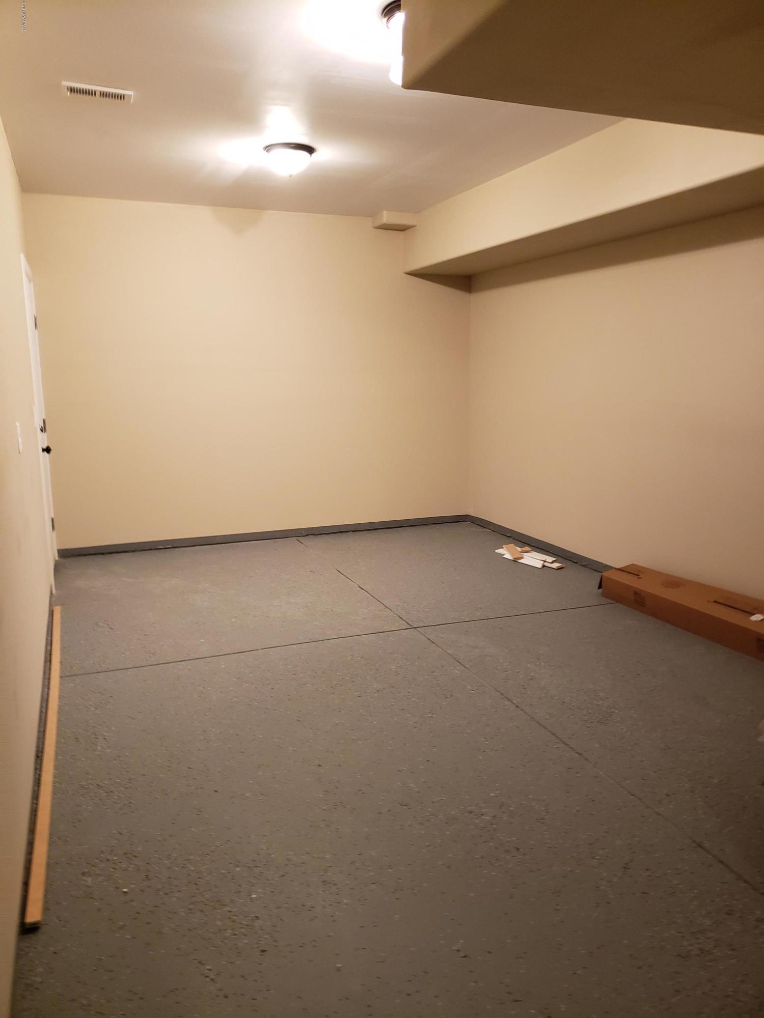 1201 Northwest Crescent Road Sunnyside, WA 98944 - Photo 27 of 35 a view of a room with an empty space