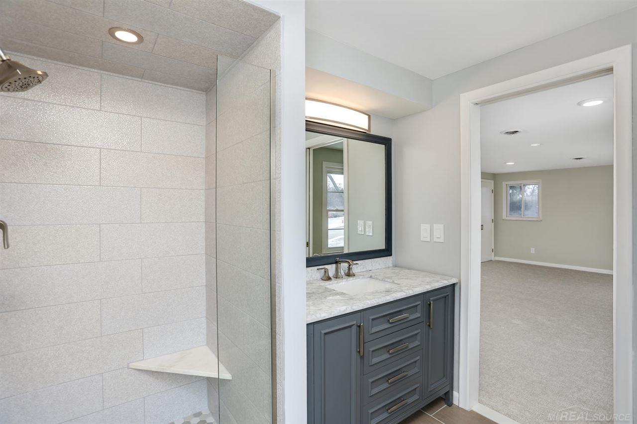 925 Ballantyne Road Grosse Pointe Shores, MI 48236 - Photo 23 of 32