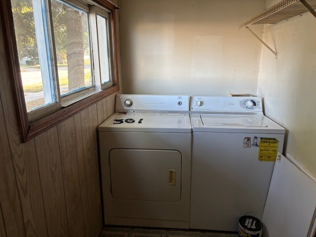 301 South Grape Street Morrison, IL 61270 - Photo 18 of 25 a utility room with dryer and washer