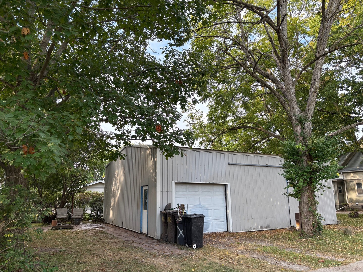 301 South Grape Street Morrison, IL 61270 - Photo 4 of 25 a view of a house with a tree
