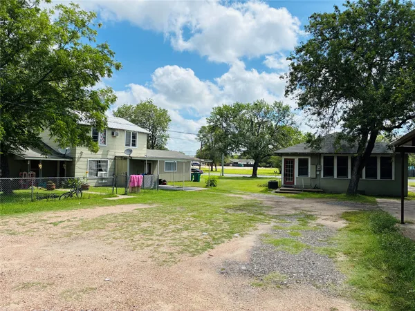 $375,000 | 927937 North Franklin Street, La Grange, TX 78945