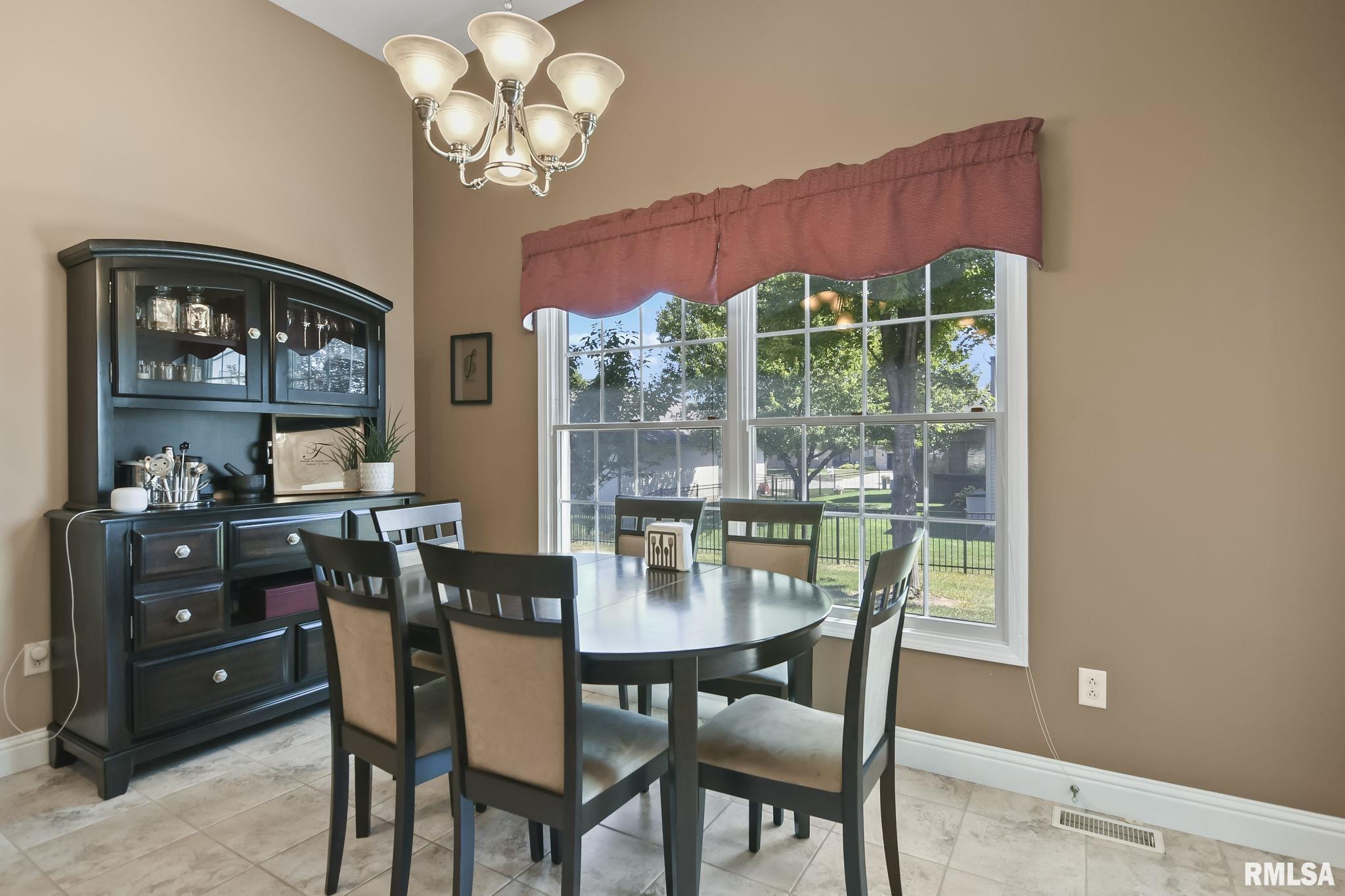 258 Maggie Drive Springfield, IL 62711 - Photo 9 of 32 Gallery Image 9