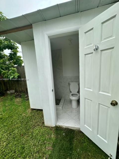 29605 Southwest 154th Court Homestead, FL 33033 - Photo 12 of 25 a view of a bathroom