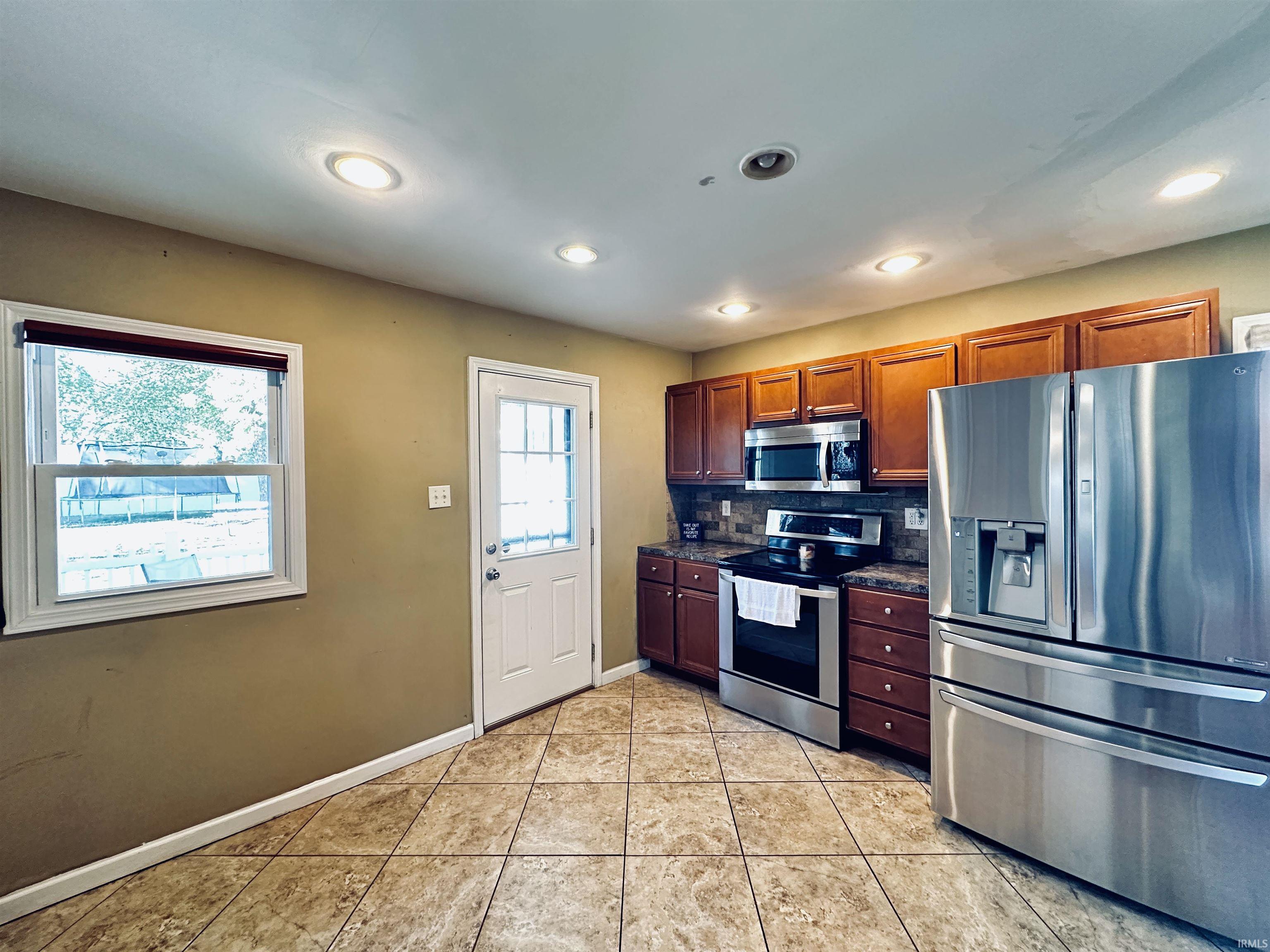 3204 Stratford Road Evansville, IN 47710 - Photo 6 of 16 Gallery Image 6