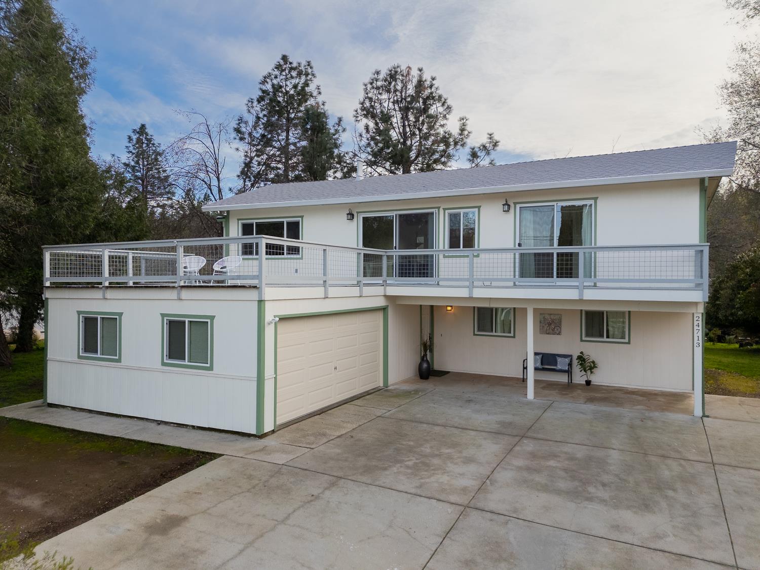 24713 Oro Valley Road Auburn, CA 95602 - Photo 2 of 69 ample parking from guest. plus over sized garage