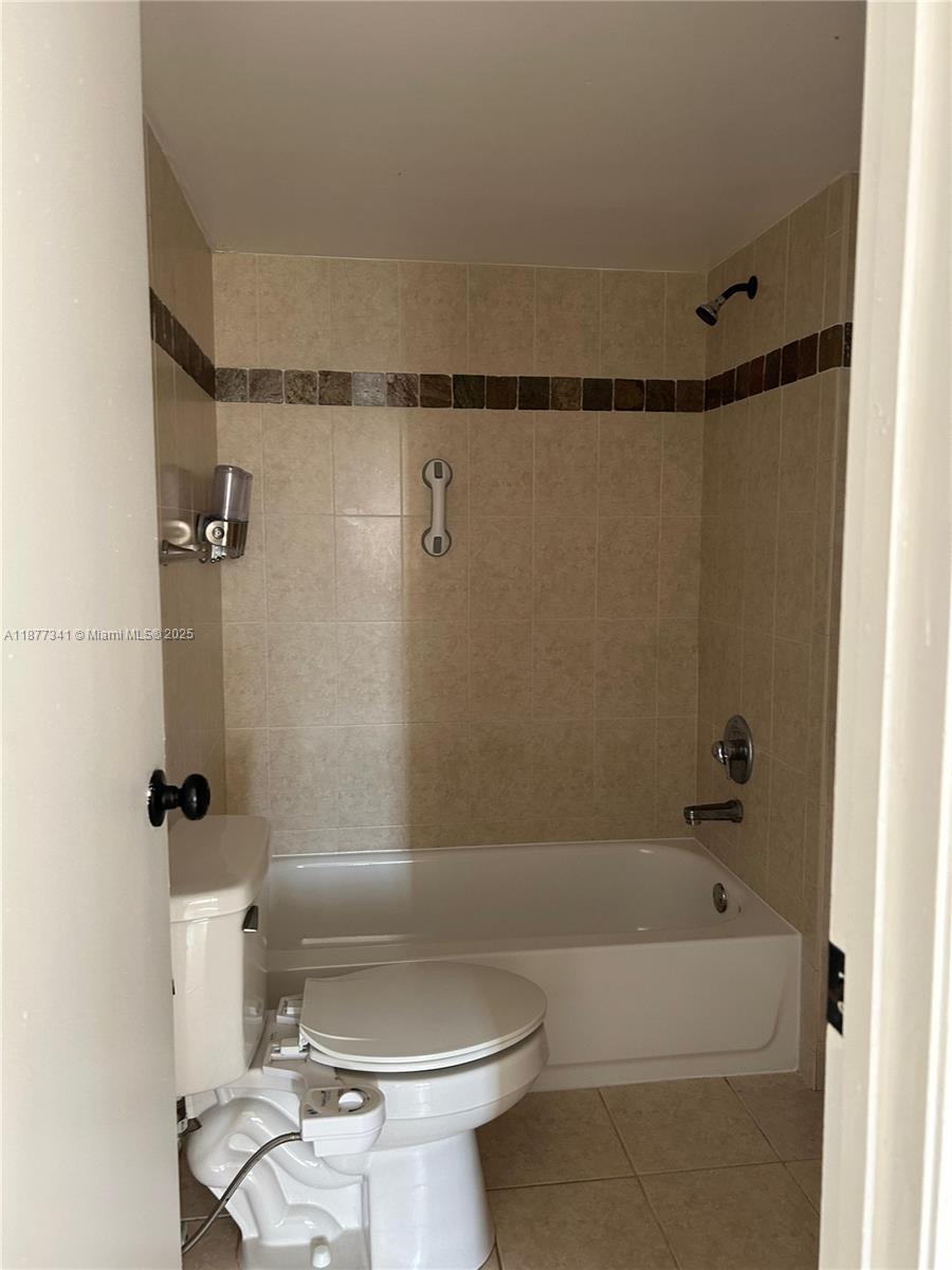 3100 West Rolling Hills Circle, Unit 702 Davie, FL 33328 - Photo 15 of 16 a bathroom with a sink a toilet and a bathtub